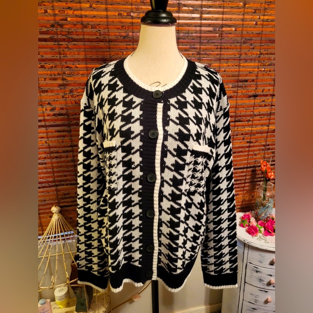 Caren Sport Black and White Knit Cardigan